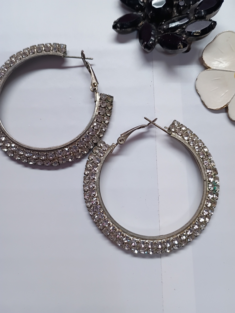 8 Pieces Of Vintage Jewelry Broach And Earrings - Picture 4 of 9